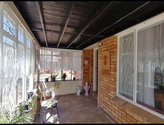 4 BEDROOM FREESTANDING FOR SALE IN STILFONTEIN EXT 3